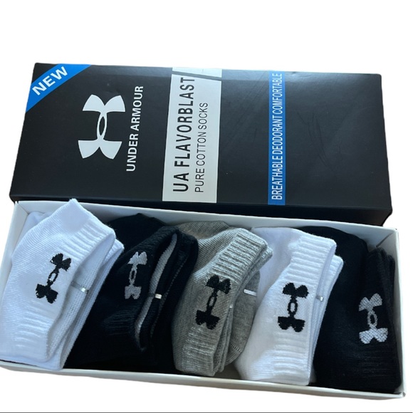 Under Armour Other - Under amour socks with gift box size 8-12